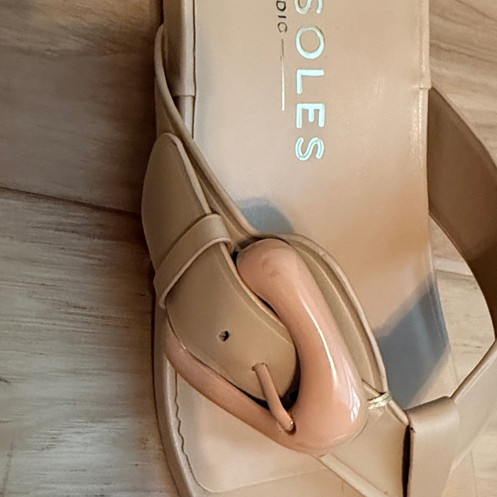 AEROSOLES Women's Cream Sandals - Picture 3 of 6